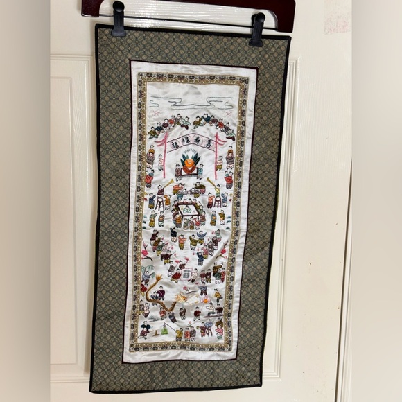 Chinese Silk Embroidery "100 Happy Children" 25 3/4" x 12 3/4" - Picture 2 of 8